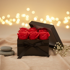 Caja cuadrada negra con 9 rosas de jabón rojas para baño romántico y regalo elegante