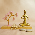 Jardín de yoga con piedras preciosas – Árbol inclinado de cuarzo rosa y figura Namaste