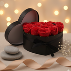 Caja corazón negra con 13 rosas de jabón rojas para baño romántico y regalo elegante