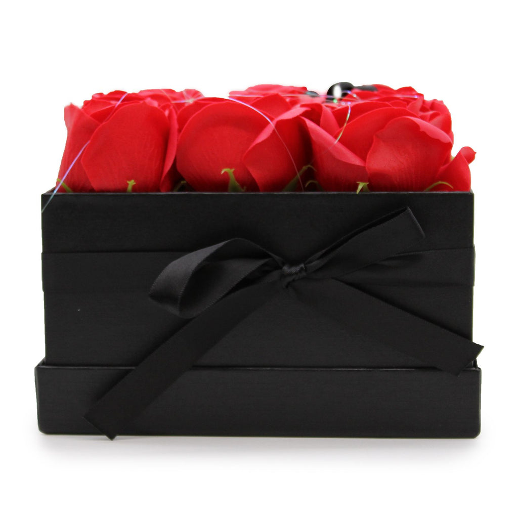 Caja cuadrada negra con 9 rosas de jabón rojas para baño romántico y regalo elegante