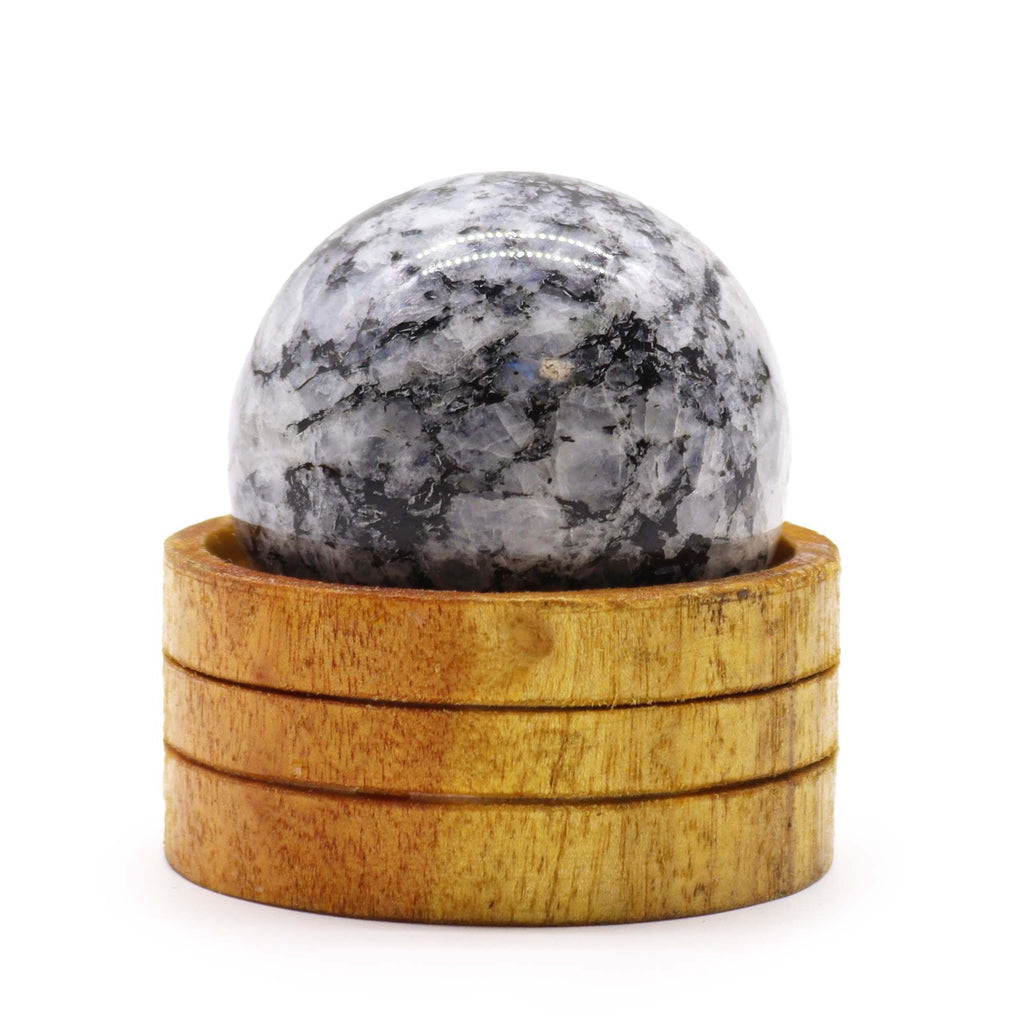 Esfera de Piedra Luna India con base de madera 50 mm para decoración zen y meditación