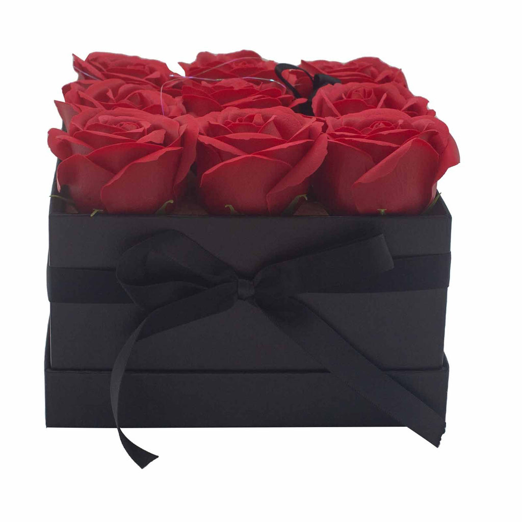 Caja cuadrada negra con 9 rosas de jabón rojas para baño romántico y regalo elegante