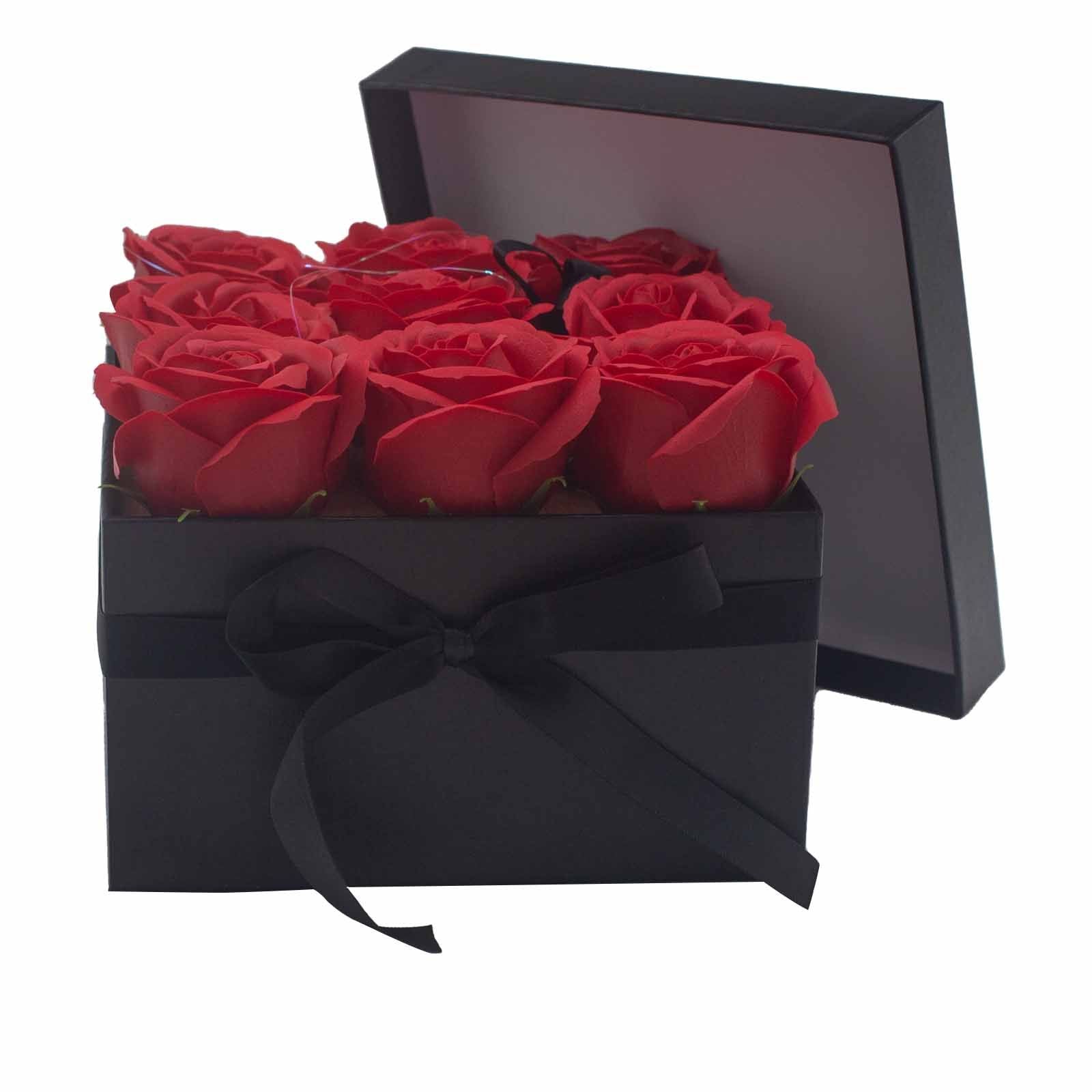 Caja cuadrada negra con 9 rosas de jabón rojas para baño romántico y regalo elegante