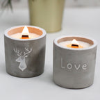 Vela Love de soja en maceta de hormigón con mecha de madera aroma higo morado y casis