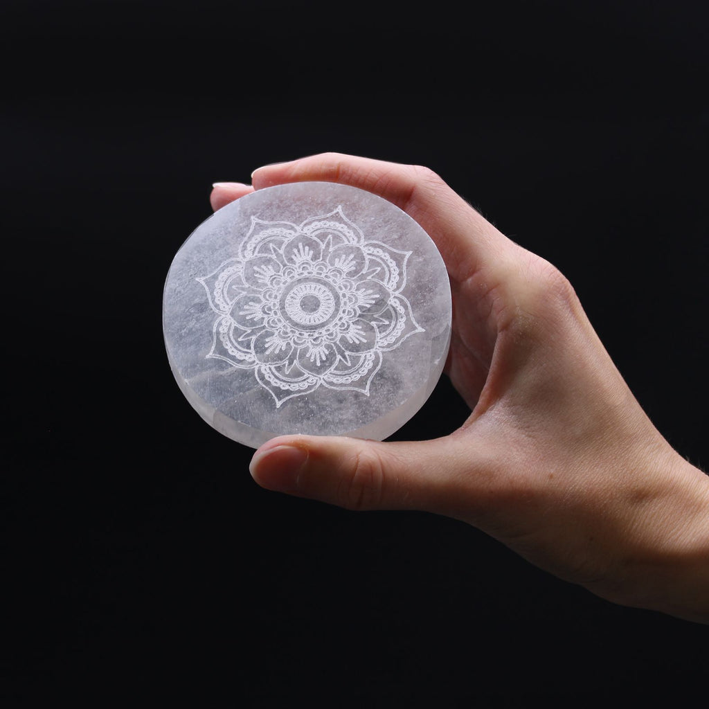 Placa de selenita mandala 8 cm para cargar cristales