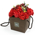Ramo de flores de jabón rosas rojas y clavel en caja regalo para baño romántico