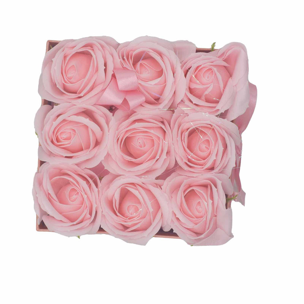 Caja regalo con 9 rosas de jabón rosa en caja cuadrada para baño relajante y detalle especial