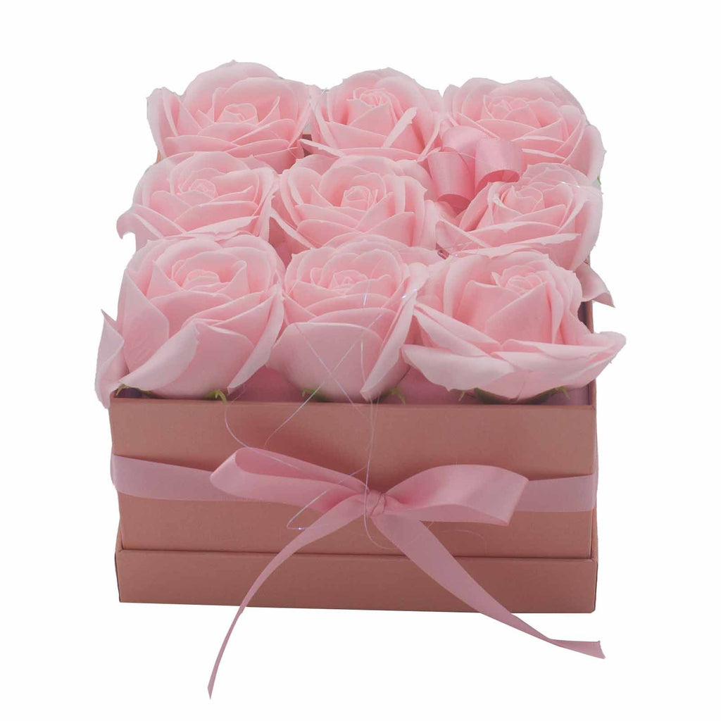 Caja regalo con 9 rosas de jabón rosa en caja cuadrada para baño relajante y detalle especial