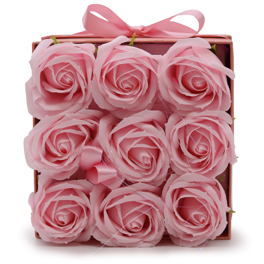 Caja regalo con 9 rosas de jabón rosa en caja cuadrada para baño relajante y detalle especial